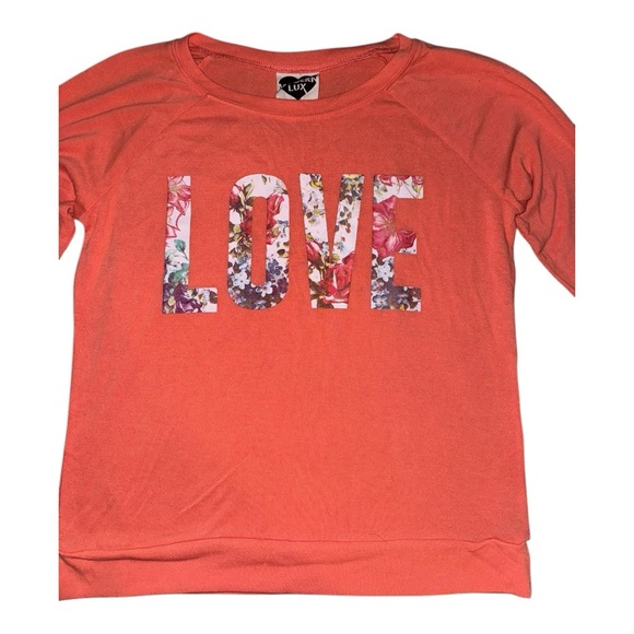 Modern Lux Coral Long Sleeve Tee with Floral Love Print Size Medium - Picture 2 of 6